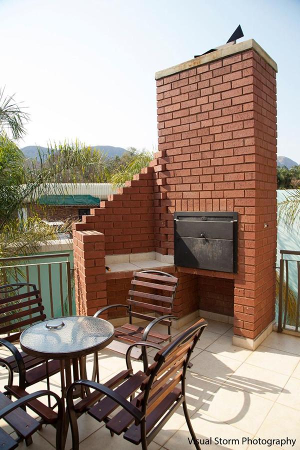 Palm Valley Inn Hartbeespoort Esterno foto