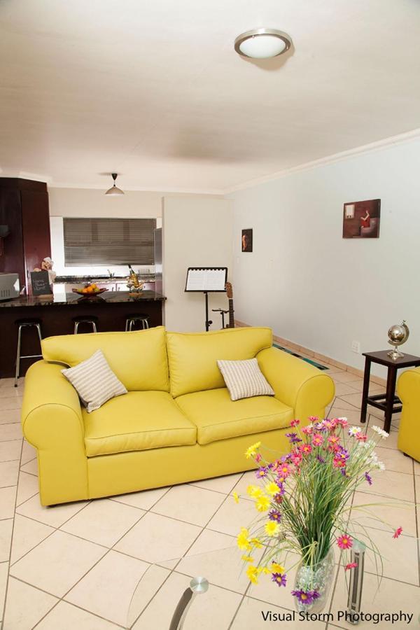 Palm Valley Inn Hartbeespoort Esterno foto