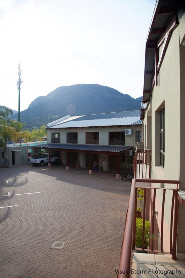 Palm Valley Inn Hartbeespoort Esterno foto