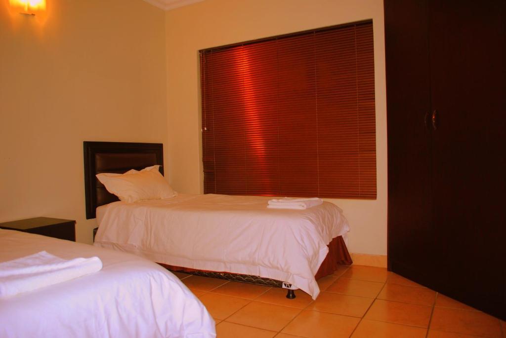 Palm Valley Inn Hartbeespoort Esterno foto
