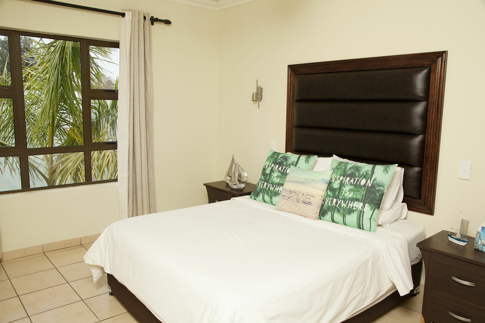 Palm Valley Inn Hartbeespoort Esterno foto