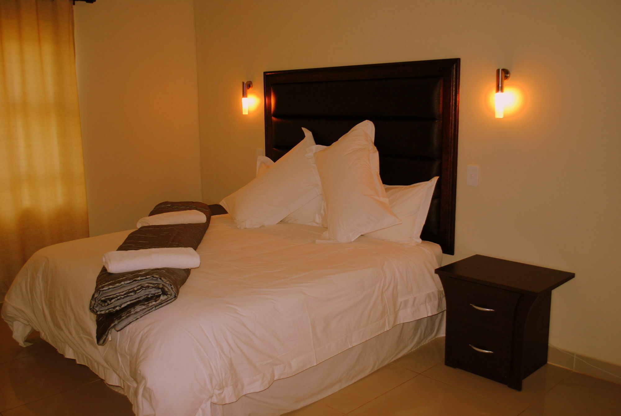 Palm Valley Inn Hartbeespoort Esterno foto