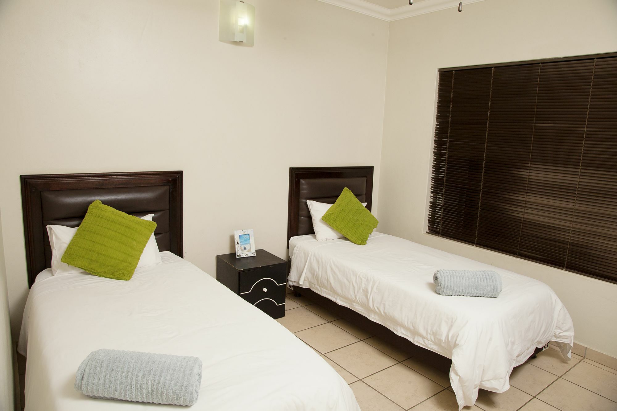 Palm Valley Inn Hartbeespoort Esterno foto